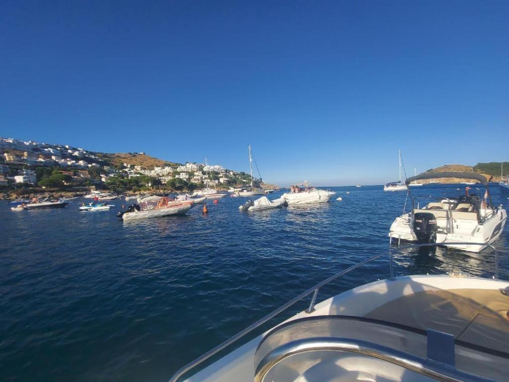 Apartamento Cala Montgo L' Escala Екстериор снимка