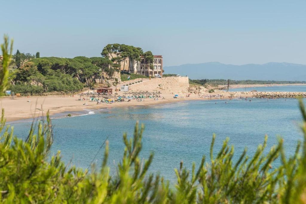 Apartamento Cala Montgo L' Escala Екстериор снимка